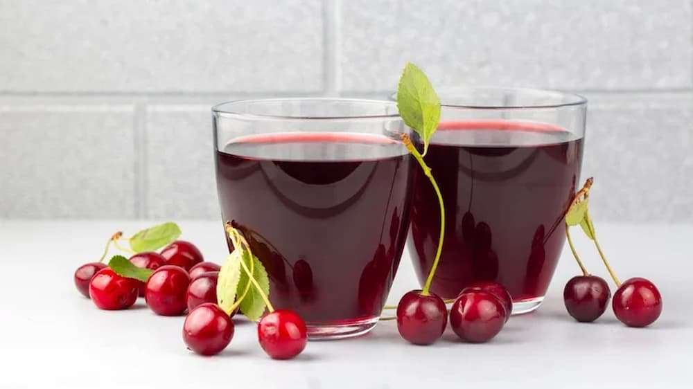 آبمیوه آلبالو طبیعی با کیفیت مطلوب و عصاره میوه تازه